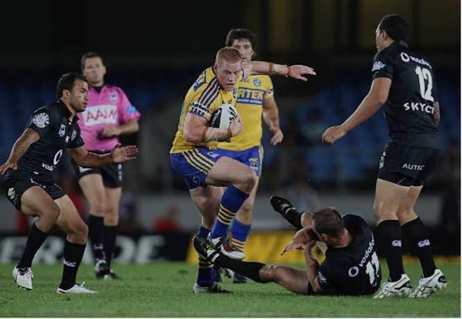 Shane Shackleton carrying the football during his professional rugby league career